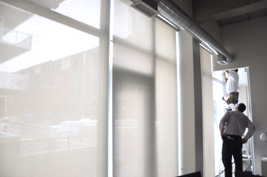 real-people-living-in-condos-finding-shades-for-that-striking-wall-of-windows-1